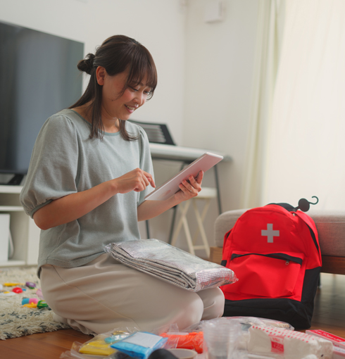 woman-packing-emergency-kit