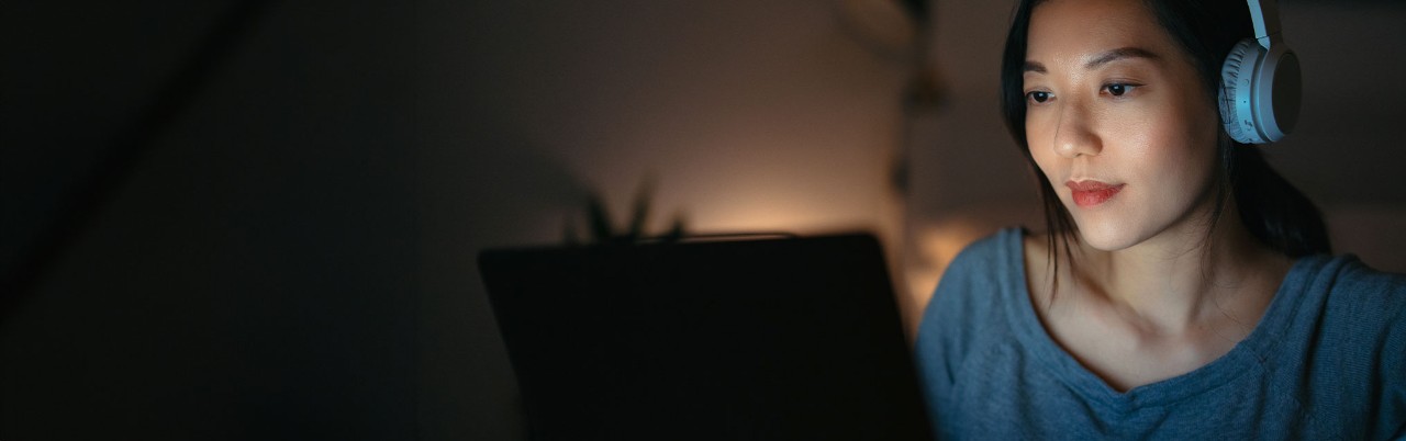 woman-on-laptop-at-night